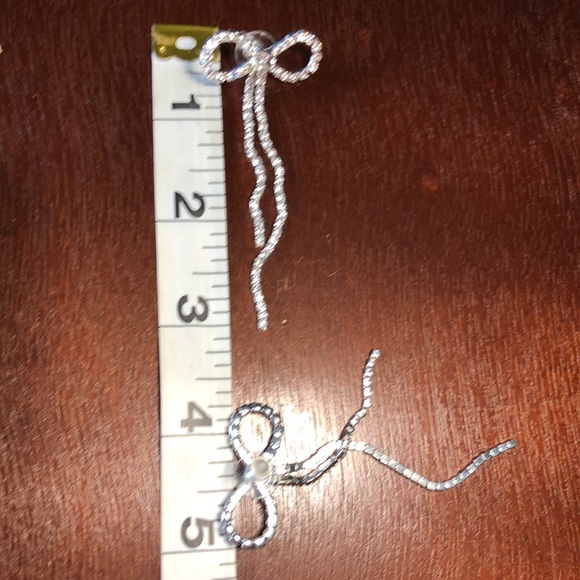 3/$25 NWT Stunning Rhinestone Bow Drop Earrings - Picture 3 of 3